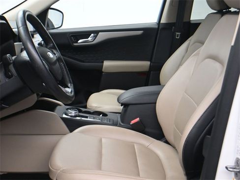 Used 2020 Ford Escape SEL image 9