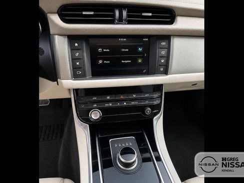 Used 2017 Jaguar XF Premium RWD image 10