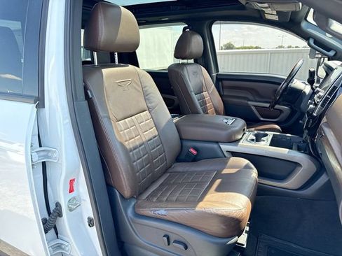 Used 2021 Nissan Titan Platinum Reserve w/ Moonroof Package AWD/4WD image 25