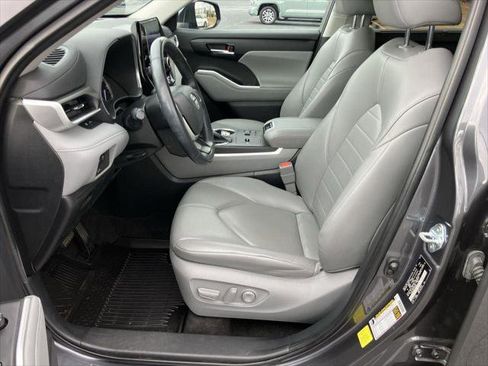 Certified 2023 Toyota Highlander XLE image 13