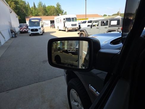Used 2015 RAM 1500 Classic SLT w/ Luxury Group AWD/4WD image 30