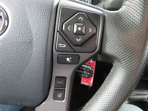 Used 2020 Toyota Tacoma TRD Off-Road w/ TRD Premium Off Road Package AWD/4WD image 22