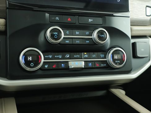 Used 2024 Ford Expedition Max Limited RWD image 24
