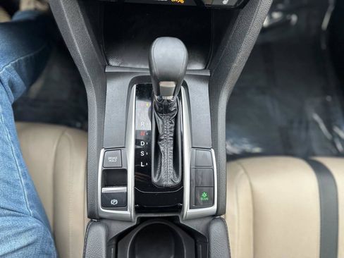 Used 2018 Honda Civic Touring image 30