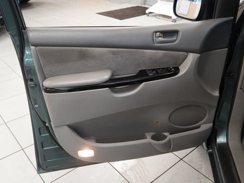 Used 2004 Toyota Sienna FWD image 5