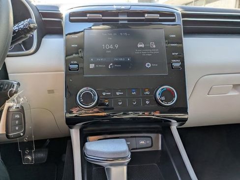 Used 2023 Hyundai Tucson SE image 19