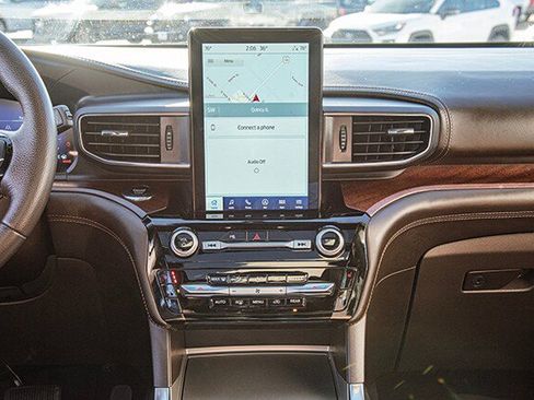 Used 2023 Ford Explorer King Ranch w/ Technology Package image 11