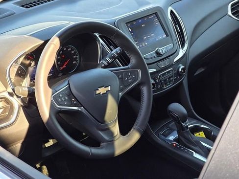 Used 2022 Chevrolet Equinox LT image 17
