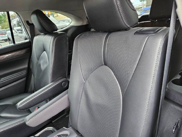 Used 2021 Toyota Highlander Limited AWD/4WD image 21