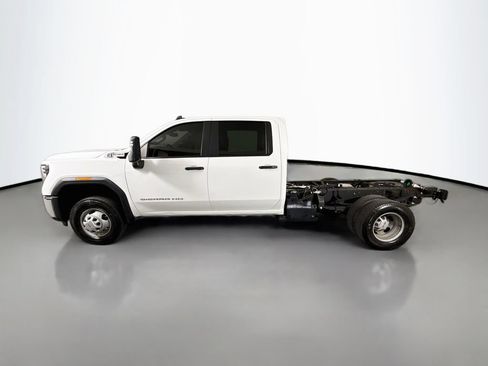 Used 2025 GMC Sierra 3500 Pro w/ Convenience Package AWD/4WD image 4