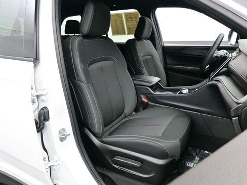 Used 2025 Jeep Grand Cherokee Laredo X w/ Luxury Tech Group I image 15