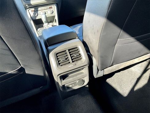 Used 2021 Volkswagen Tiguan SEL image 30