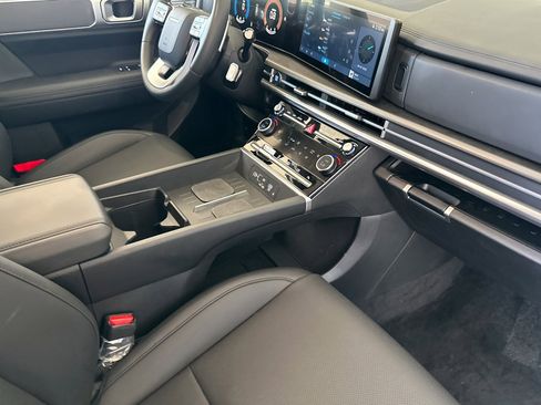 Certified 2025 Hyundai Santa Fe SEL image 18