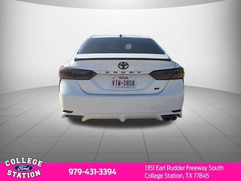 Used 2020 Toyota Camry SE FWD image 5