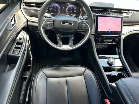 Used 2023 Jeep Grand Cherokee Limited w/ Black Appearance Package image 8