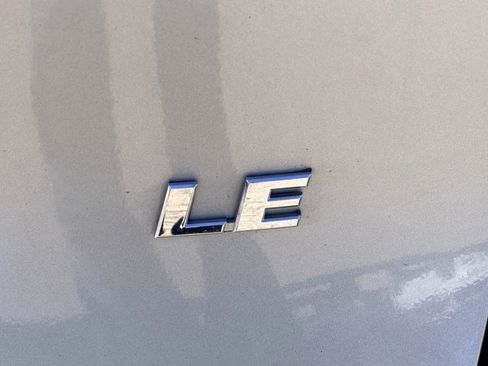 Used 2019 Toyota RAV4 LE image 6