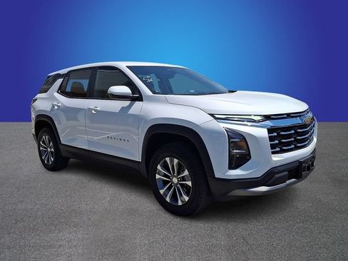 Used 2025 Chevrolet Equinox LT FWD image 2