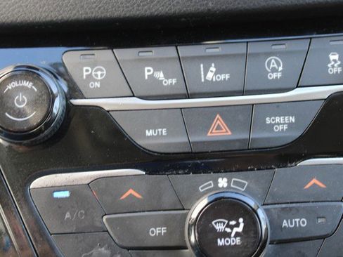 Used 2019 Chrysler Pacifica Touring-L Plus w/ Advanced Safetytec Group image 36