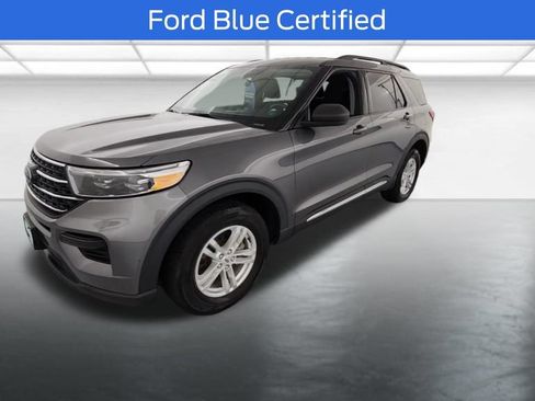 Used 2023 Ford Explorer XLT AWD/4WD image 2