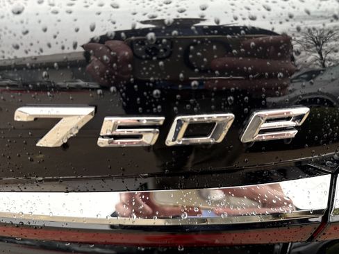 New 2026 BMW 750e xDrive image 7