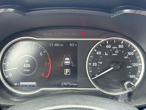 Used 2025 Nissan Versa SV FWD image 10