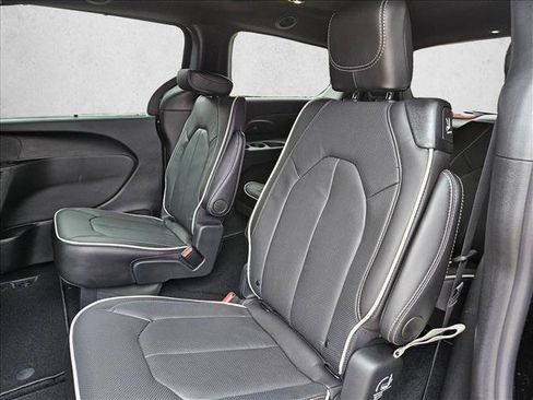 New 2026 Chrysler Pacifica Limited w/ S Appearance Package image 12