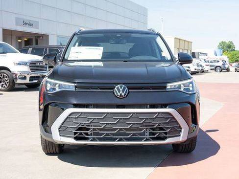 New 2026 Volkswagen Taos SE FWD image 9