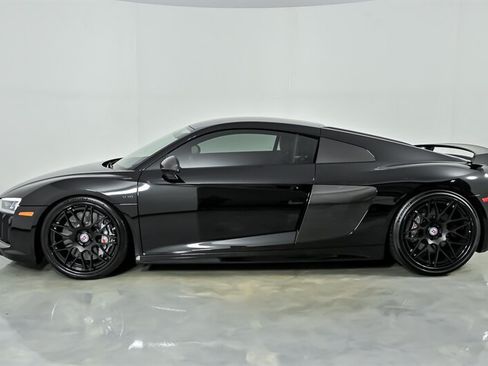 Used 2017 Audi R8 V10 plus AWD/4WD image 7
