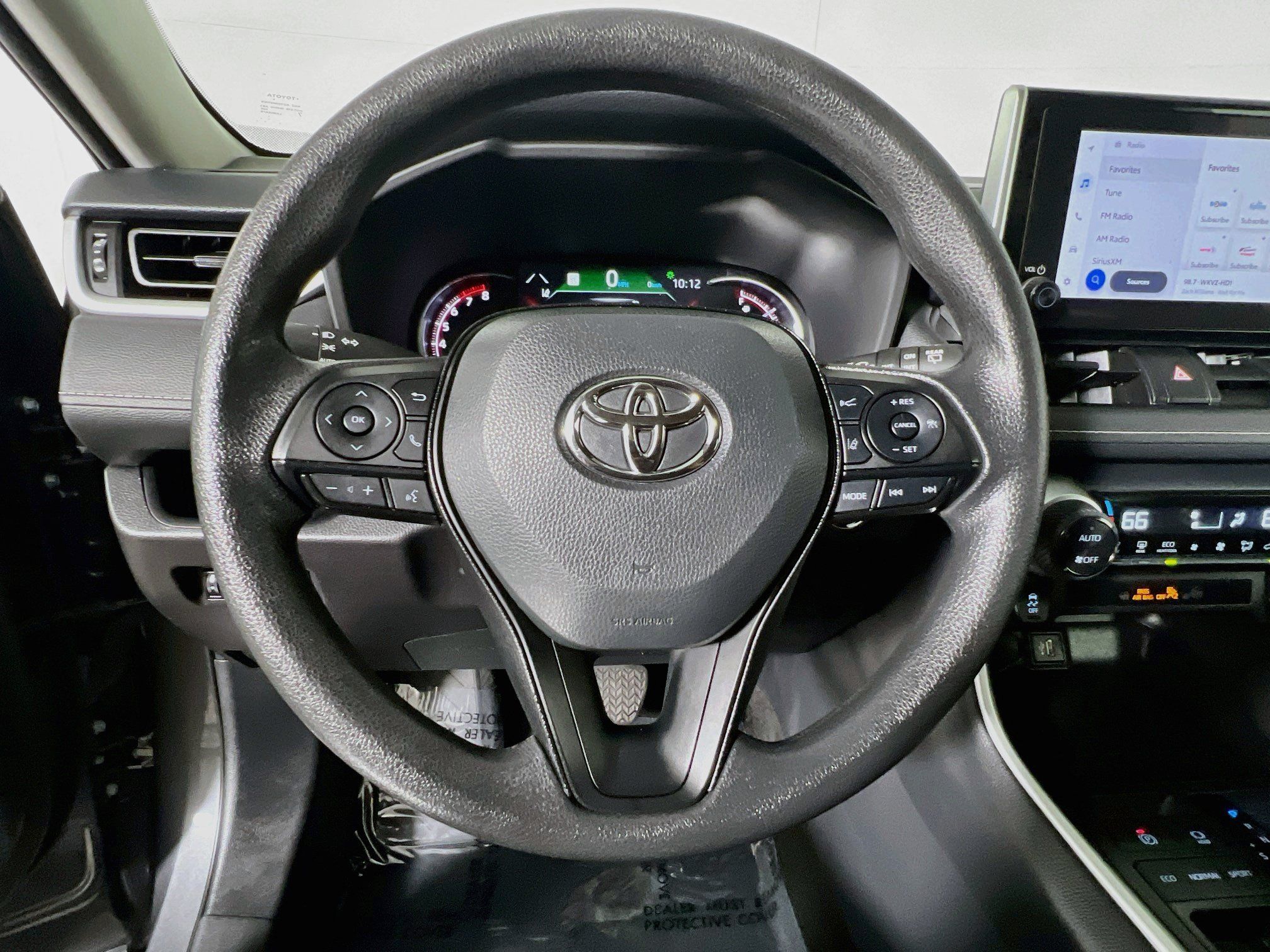 Used 2025 Toyota RAV4 XLE FWD image 18