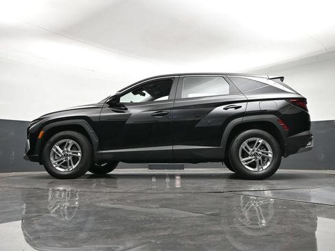 Used 2025 Hyundai Tucson SE AWD/4WD image 25