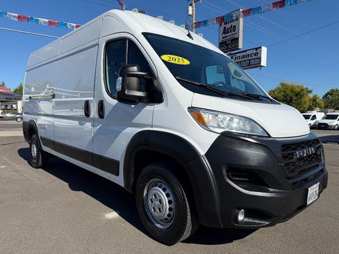Used 2025 RAM ProMaster 2500 w/ Convenience Group FWD image 1