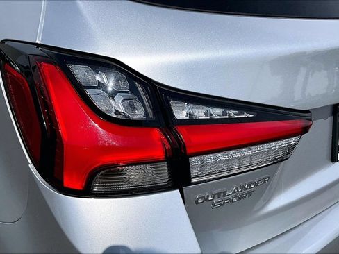 Used 2024 Mitsubishi Outlander Sport ES AWD/4WD image 29