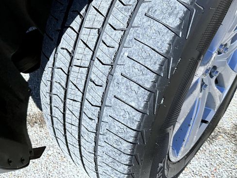 Used 2018 Ford Explorer XLT w/ Equipment Group 202A image 25