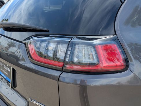 Used 2019 Jeep Cherokee Limited FWD image 10