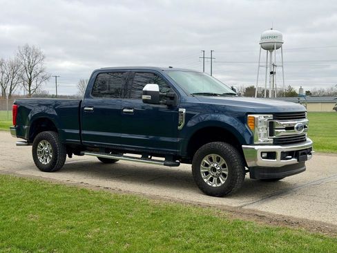 Used 2017 Ford F250 XLT w/ XLT Premium Package image 3
