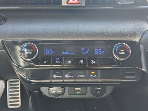 Certified 2025 Hyundai Elantra Sport image 15