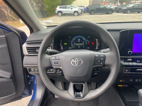 Used 2025 Toyota Camry LE image 25