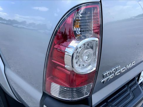 Used 2014 Toyota Tacoma PreRunner w/ Limited Package RWD image 27
