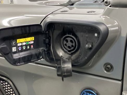 Used 2022 Jeep Wrangler Unlimited Sahara image 43