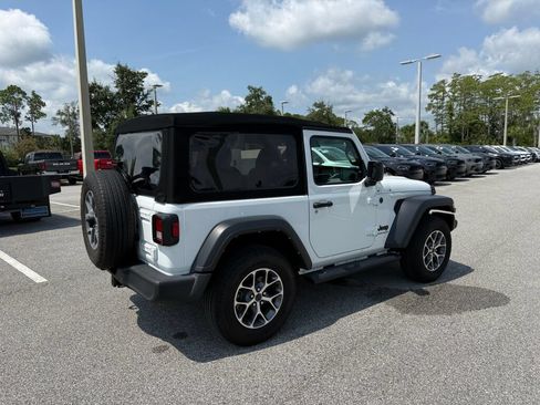 Used 2024 Jeep Wrangler Sport AWD/4WD image 3