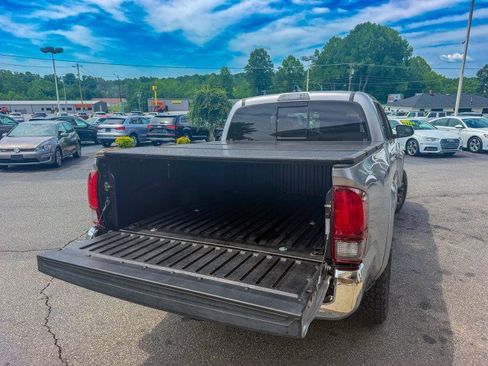 Used 2021 Toyota Tacoma SR5 RWD image 15