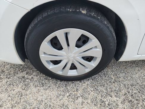 Used 2022 Nissan Versa S FWD image 12