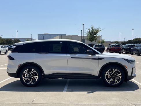 New 2025 Lincoln Nautilus Premier w/ Equipment Group 102A image 10