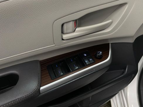 Used 2022 Toyota Sienna LE FWD image 28