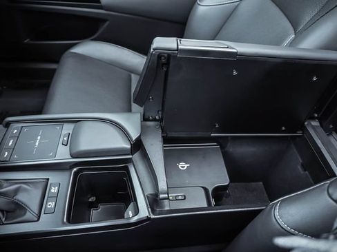 Certified 2022 Lexus ES 300h w/ Premium Package FWD image 18