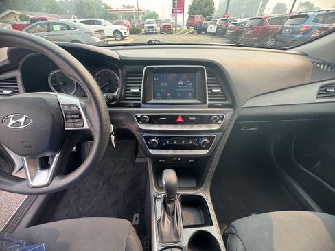 Used 2018 Hyundai Sonata SE FWD image 9