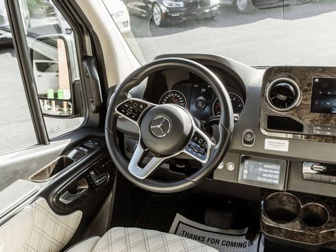 Used 2022 Mercedes-Benz Sprinter 3500 image 11