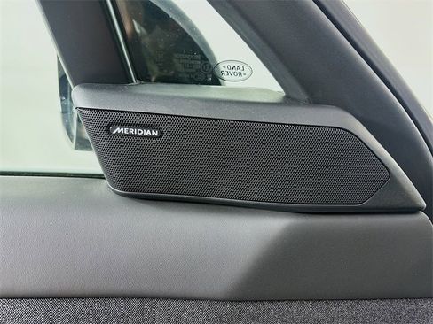 Used 2025 Land Rover Range Rover Sport SE image 21