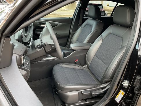 Used 2025 Buick Envista Preferred image 13