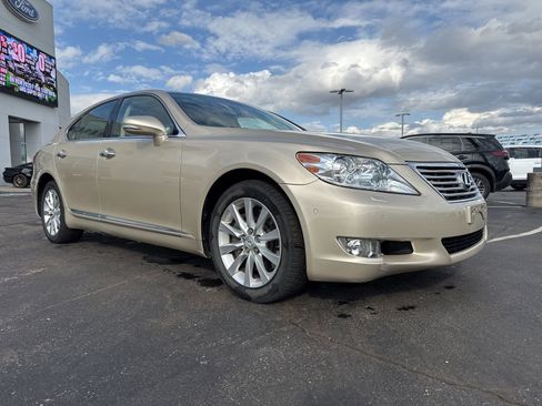 Used 2011 Lexus LS 460 AWD w/ Comfort Pkg image 3